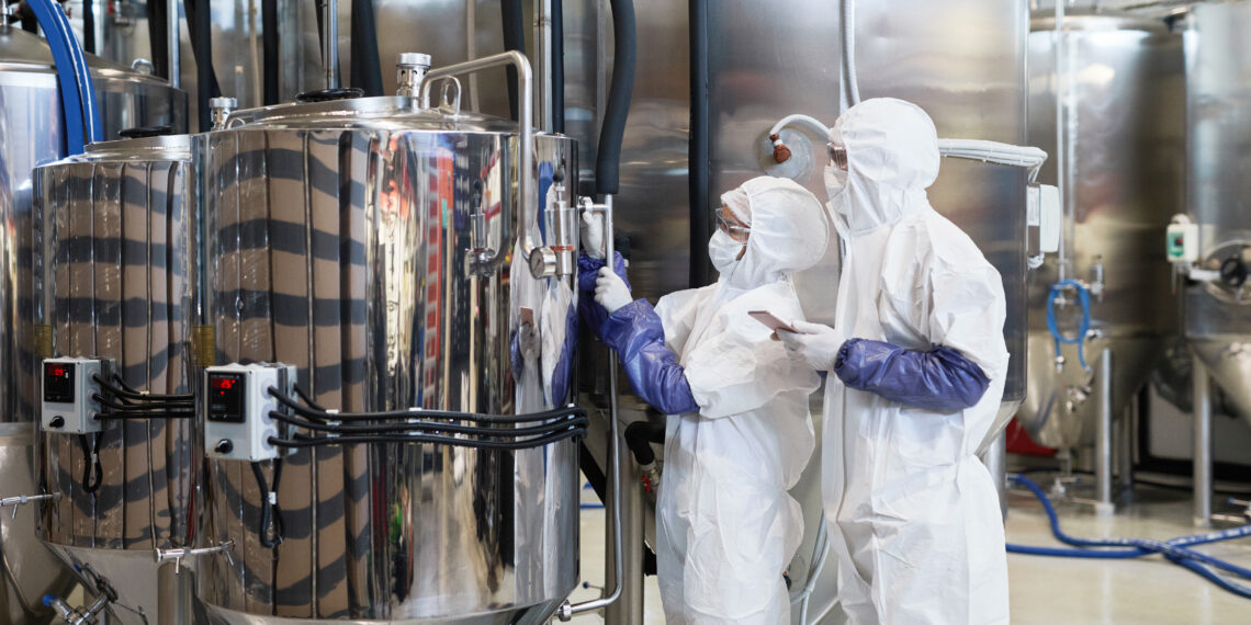 Keemiatööstus on sisend ja väärtusahelate lahutamatu osa pea kõigis teistes tööstusharudes – alates energeetikast ja ehitusest kuni farmaatsia, elektroonika ja toidutööstuseni. Foto: Shutterstock