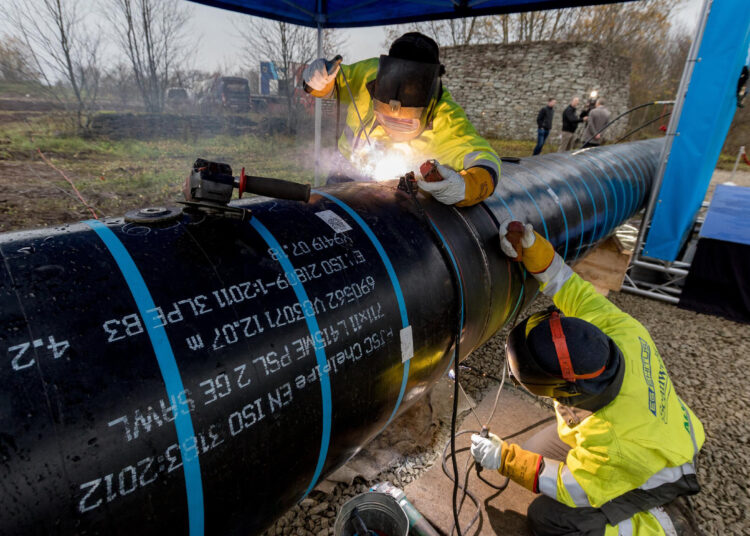 Tulevikulahendusena on nüüd välja pakutud vesiniku ülekandetoru rajamine Põhjamaadest Kesk-Euroopasse. Trassi paigaldamine toimub sarnaselt pildil nähtava Baltic Connectori ehitustöödega, mis toimusid aastatel 2018–2019 Harjumaal.