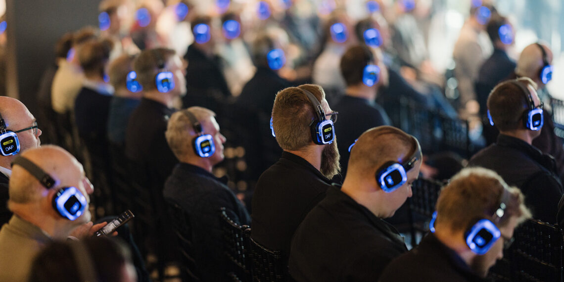 Onnineni Energiapäev 2025. Ka sellel aastal on kõik lavadel toimuv kuulatav mugavalt läbi kõrvaklappide.Foto: Mihkel Leis