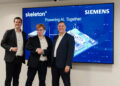 Markus Grabmeier, President of Electrical Products at Siemens AG (vasakul), Taavi Madiberk, CEO of Skeleton Technologies (keskel), Barry Powell, President and Regional CEO of Siemens Electrical Products (paremal). Foto: Skeleton Technologies